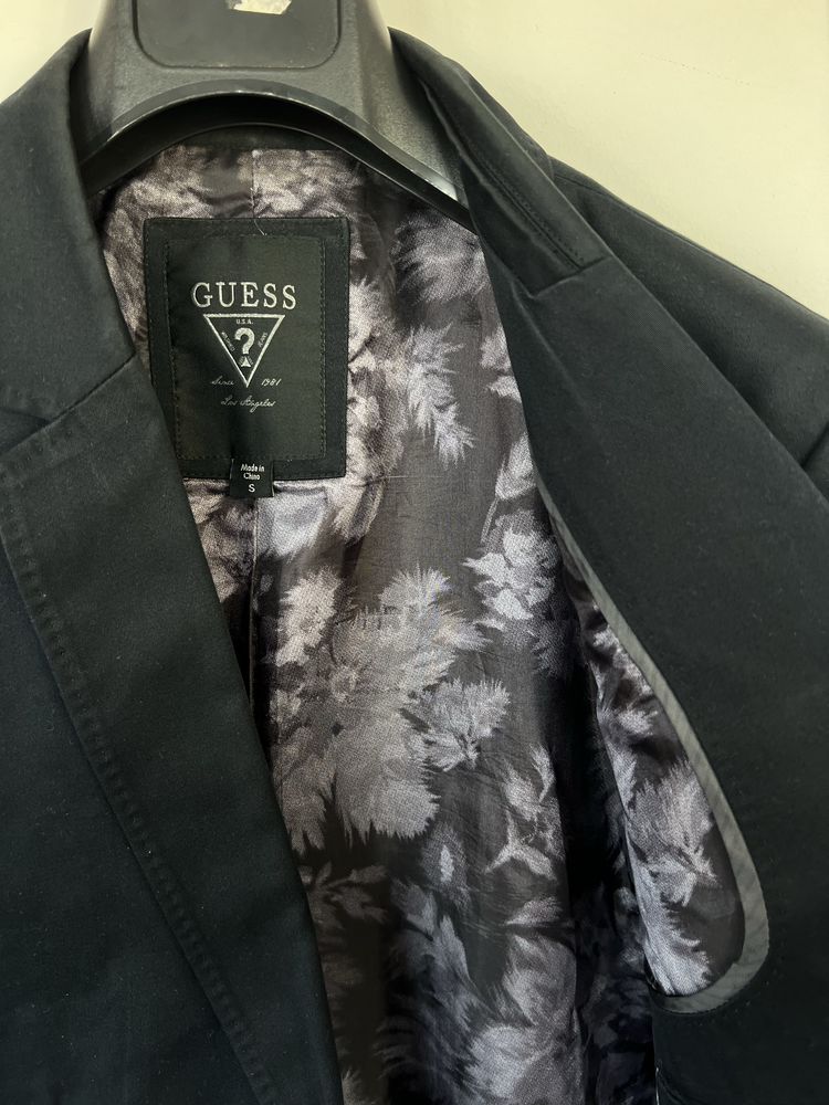 Blazer Guess preto com forro estampado S
