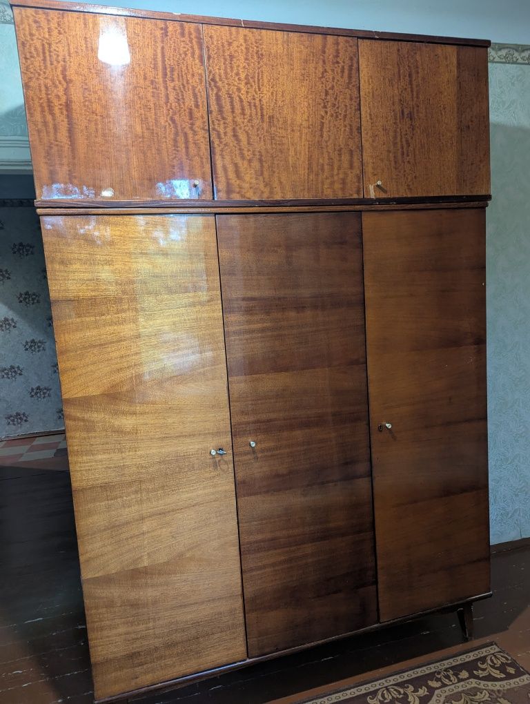 Продам шафу старого зразка.