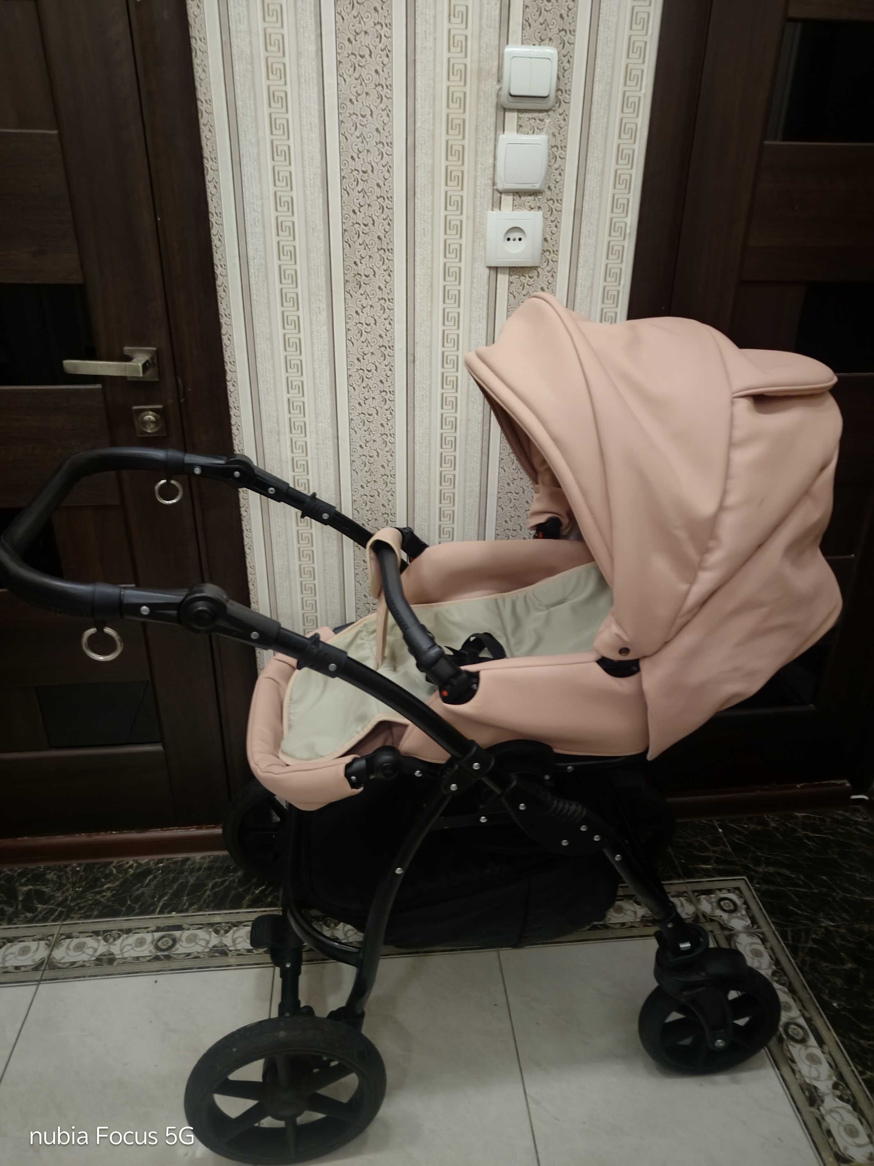 Продам Коляску 2 в 1