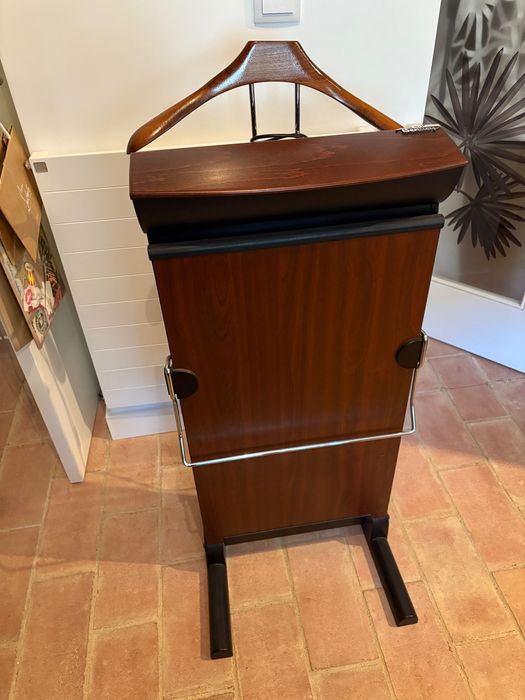 Valet Bentley 737 – prensa para calças elétrica com cabide