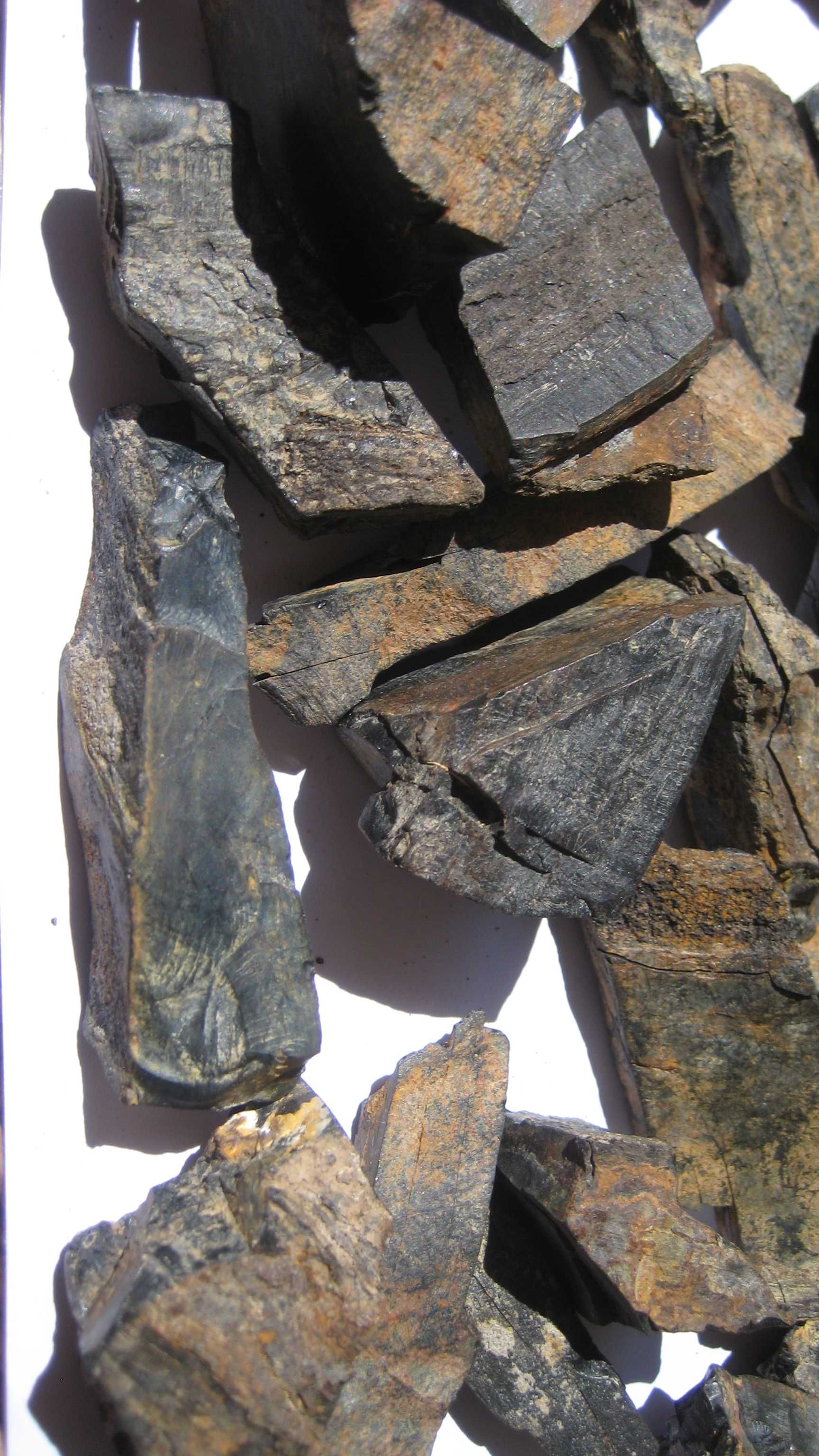 Gagat półszlachetny ( kamienie do 10 gram )_ sprzedam.