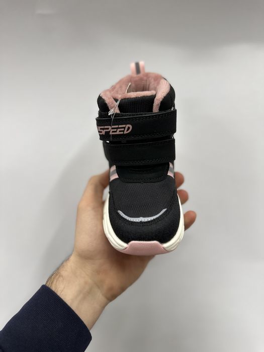 Черевики зимові на дівчинку 21-26, чорні на овчині ботинки, стильні