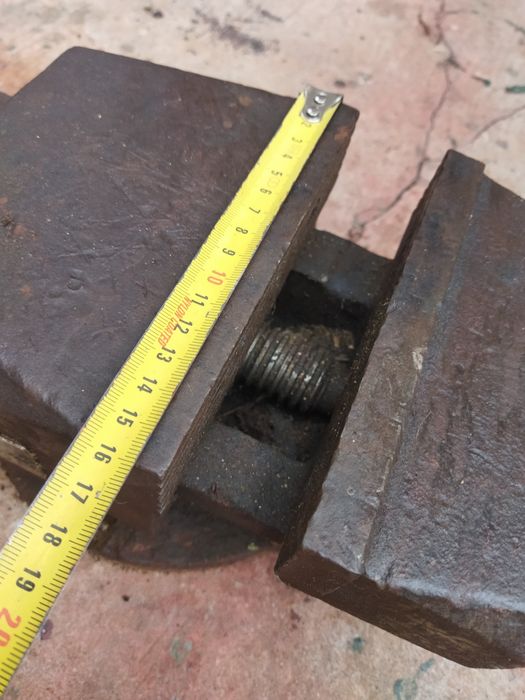 Лещата слюсарні (б/в).