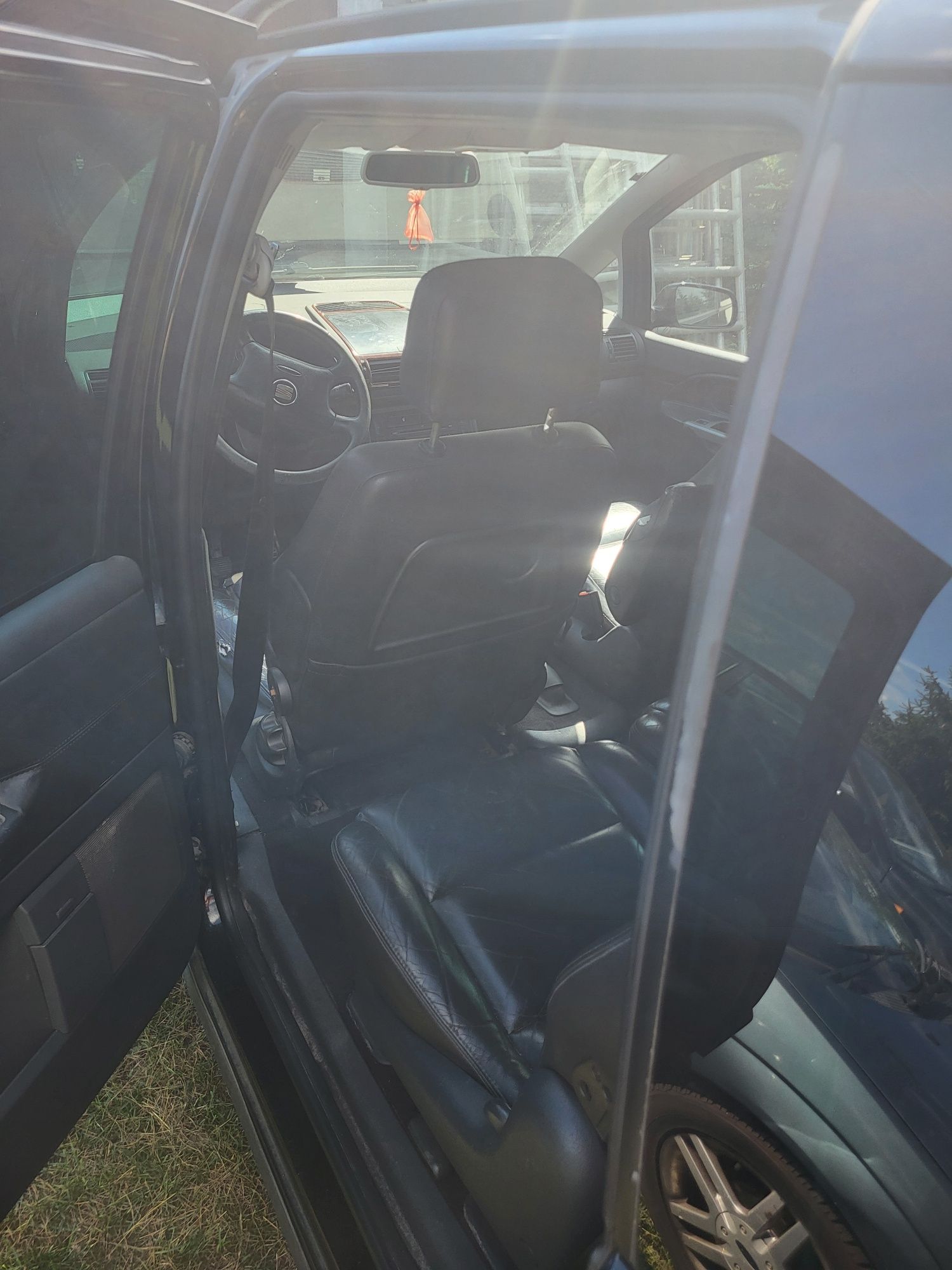 Sprzedam Seata Alhambre TDI 2.0 140 km.skrzynia 6 biegowa 7 osobowy .