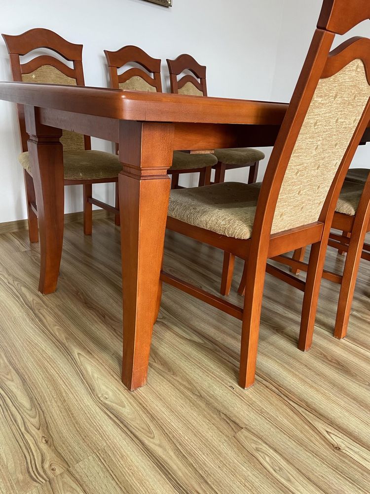 Stół rozkladany z krzeslami