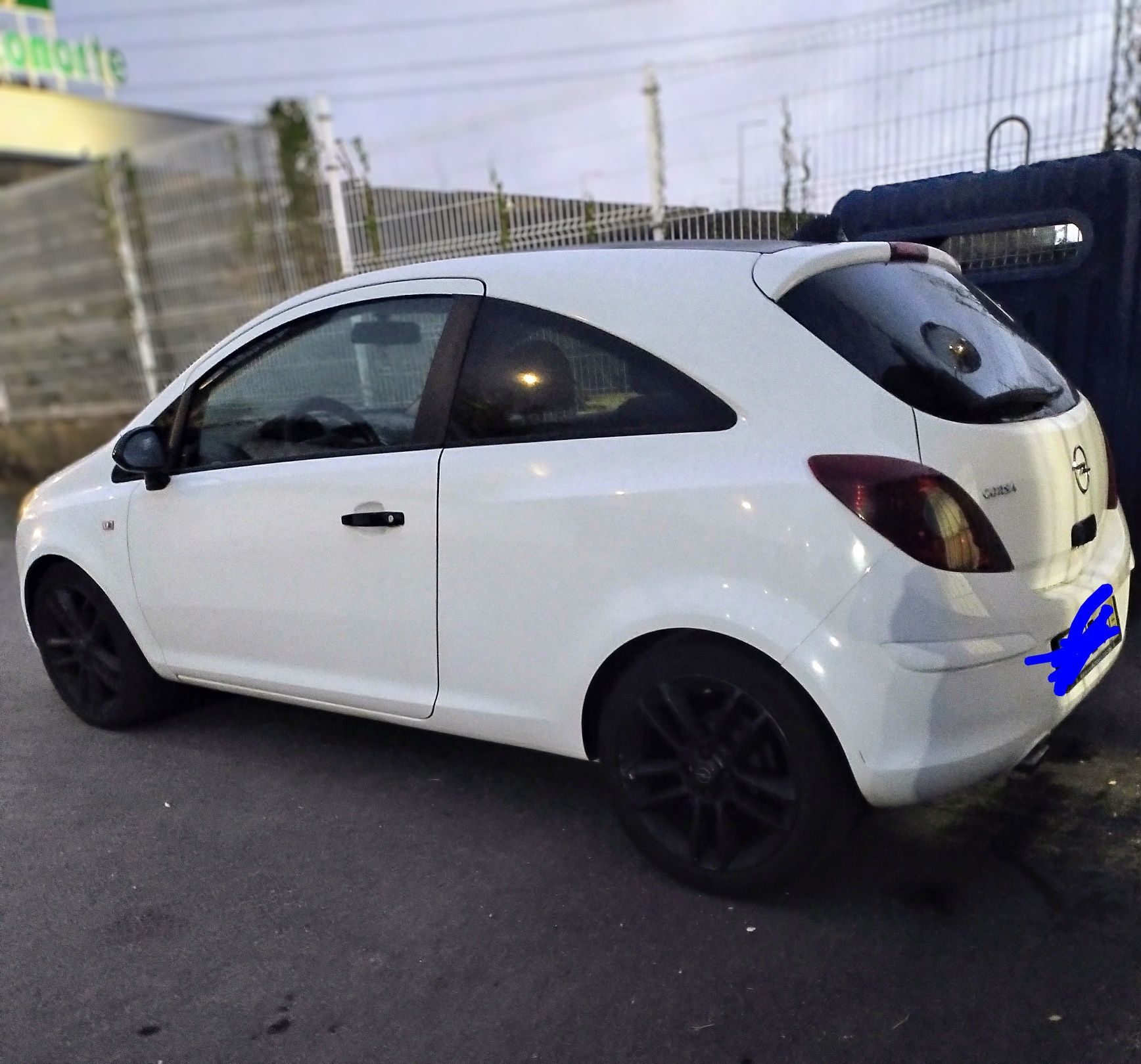 Opel Corsa Black Edition - 1.2cc