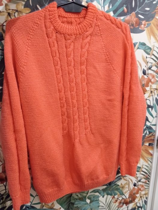 Ciepły sweter damski koralowy handmade M/L