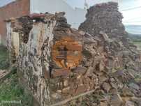 Ruina Com 137 M2 - Terreno Com 1.160 M2 - Vista Mar - Matos - Castr...
