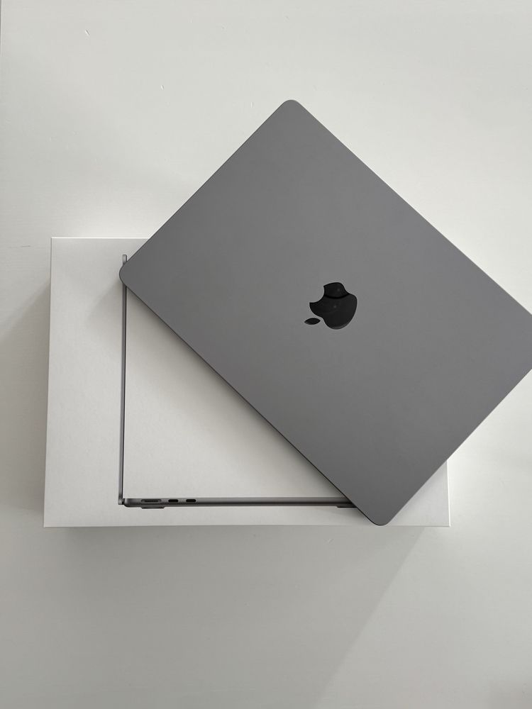 Macbook Air 13.6” 256Gb 8Gb RAM