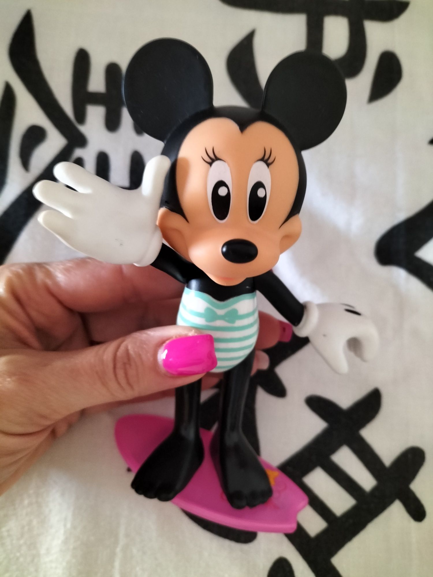 Boneca Minnie com várias roupas