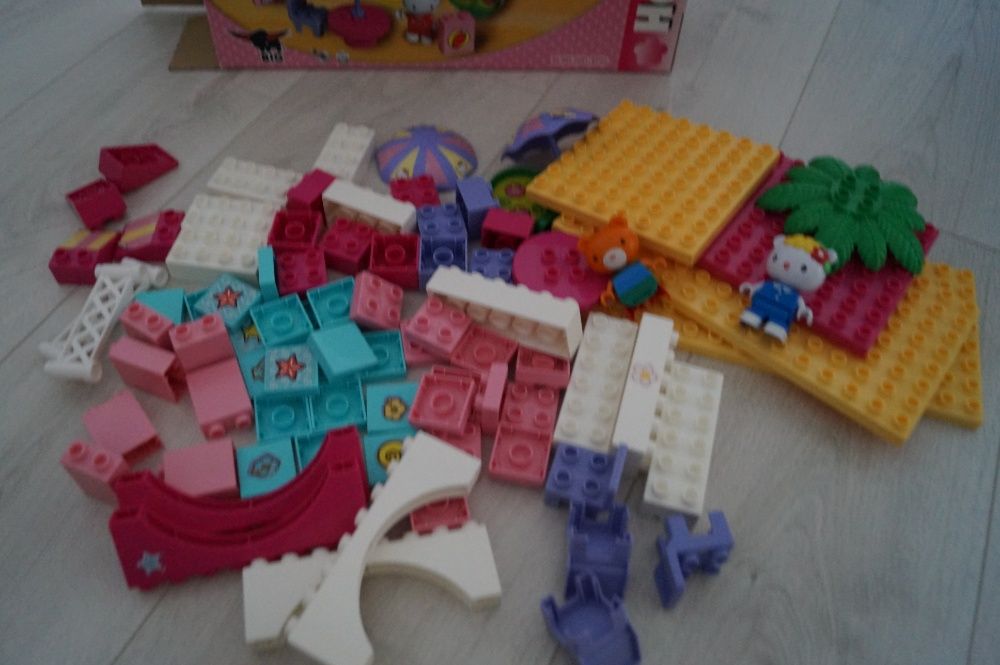 Klocki Hello Kitty Domek Pażowy z Basenem Plajbig /Autko