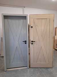 Drzwi wewnętrzne z litego drewna na wymiar