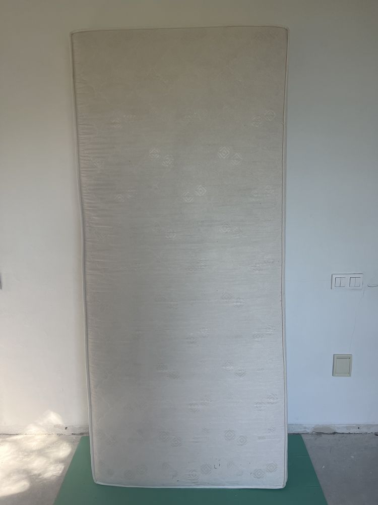 Materac  90 cm  x 200 cm
