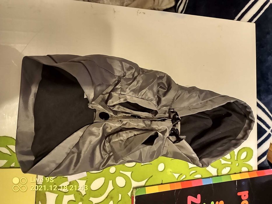 Nowe Ubranko - kurtka przeciwdeszczowa z kapturem. Rozmiar  XS Colari