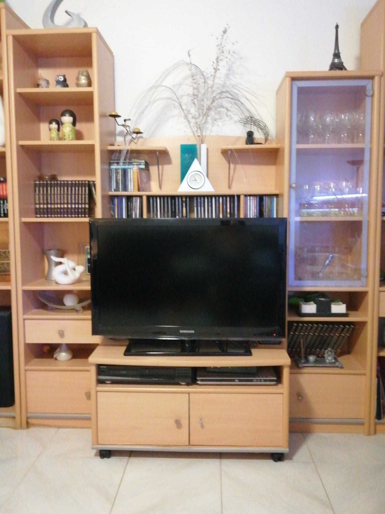 Móvel sala em cor faia