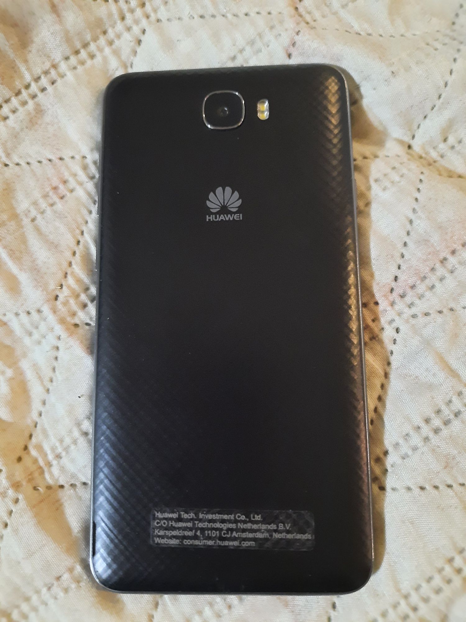 Телефон Huawei LYO-L01