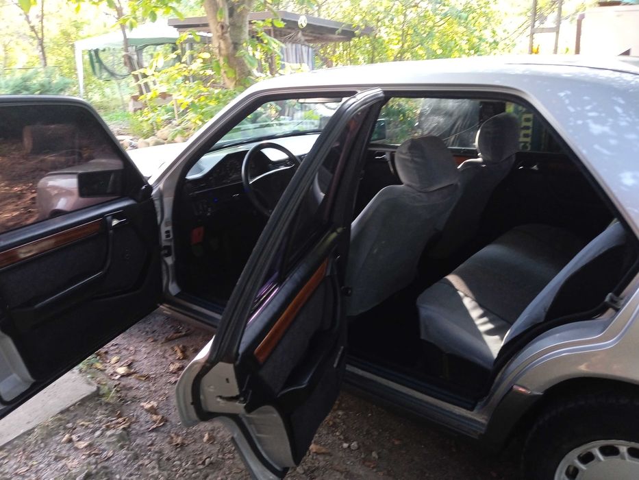 Mersedes 124 E-cla