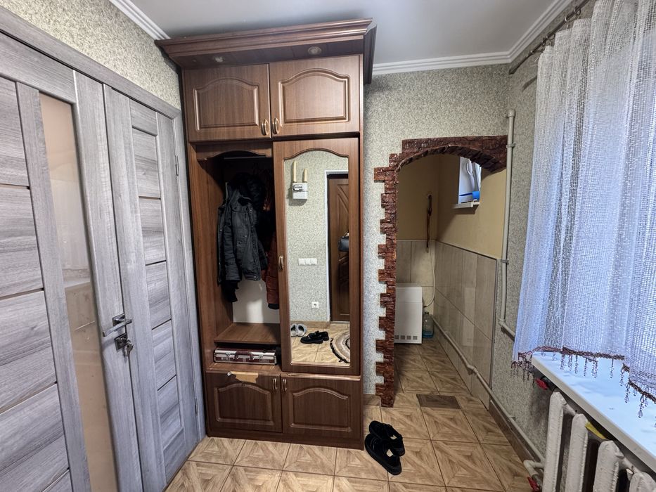 Будинок з новим ремонтом і технікою, великою ділянкою в м.Кременець Те