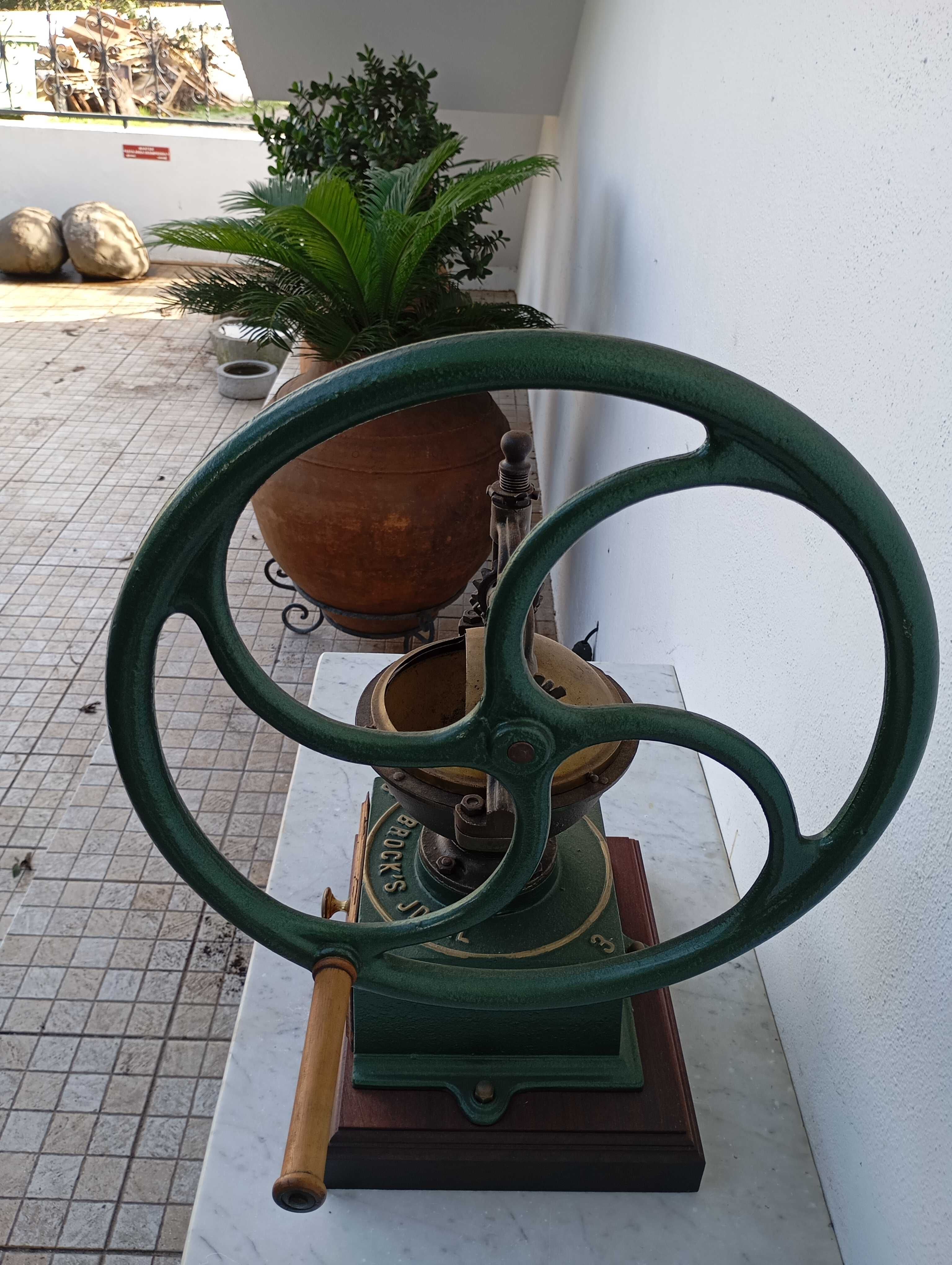 Enorme Moinho de Café Alemão Antigo Restaurado e Funcional Leinbrock's