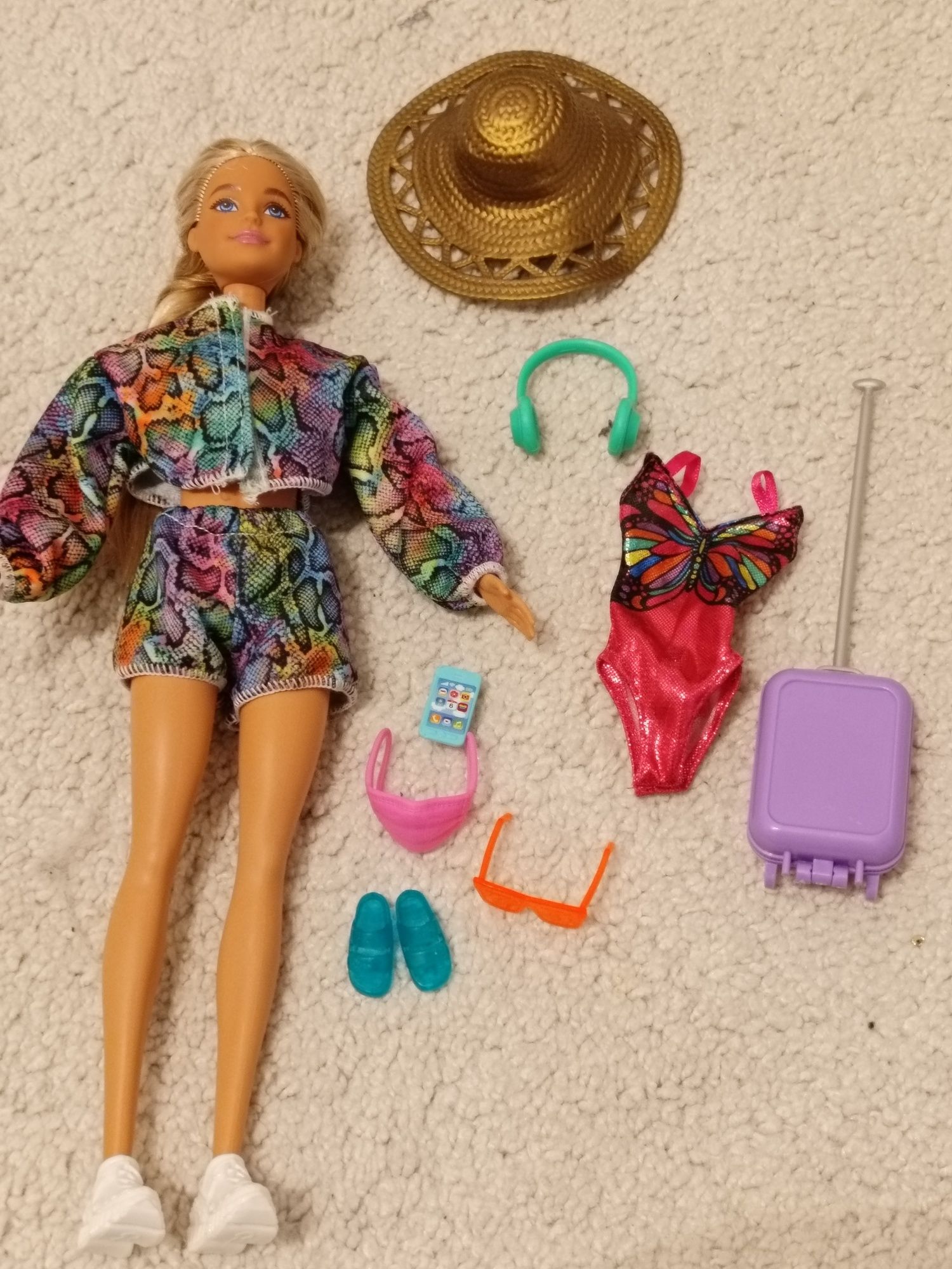 Barbie Wakacyjna zabawa Lalka + akcesoria walizka