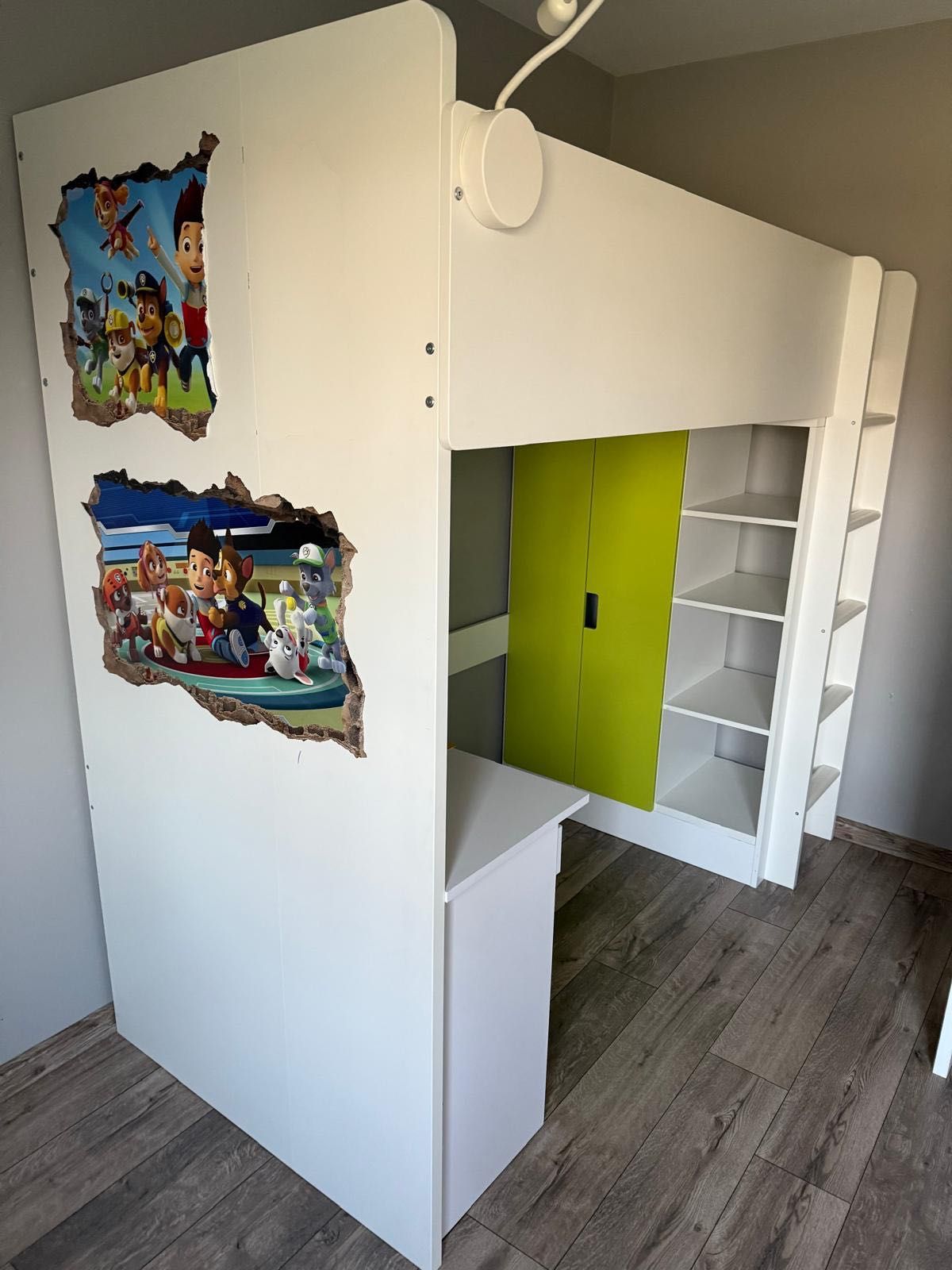 SMÅSTAD
Łóżko na antresoli, biały jasnozielony/z biurkiem