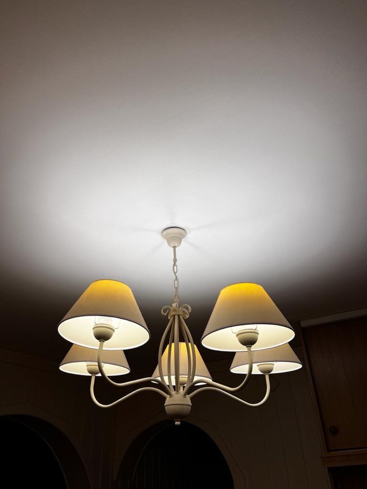 Żyrandole/ lampy