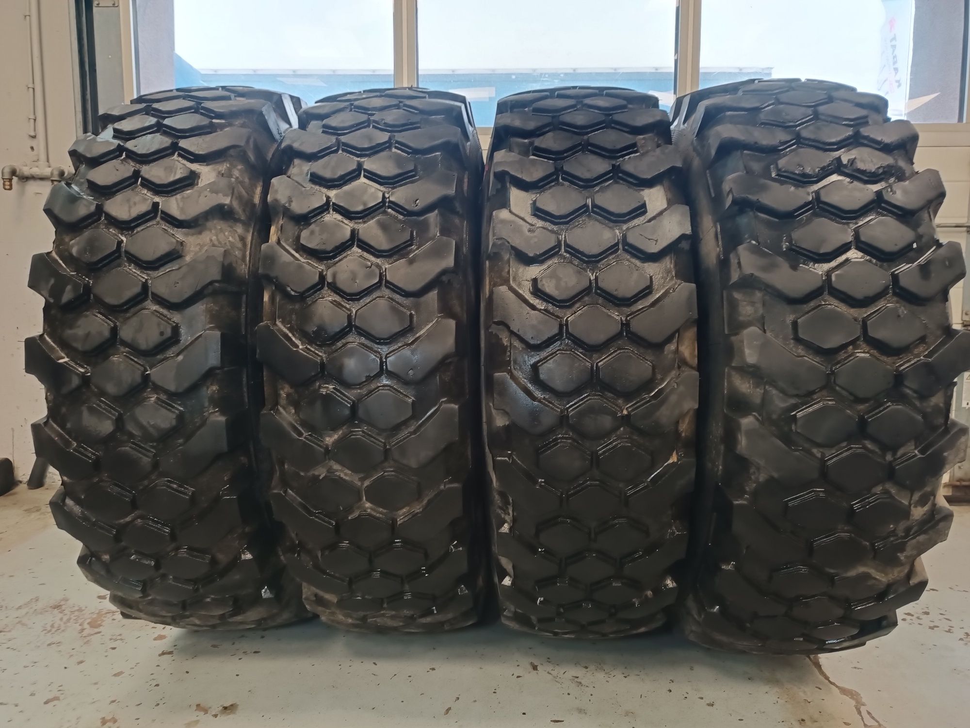 12.5R20 Continental MPT 80 12.5-20