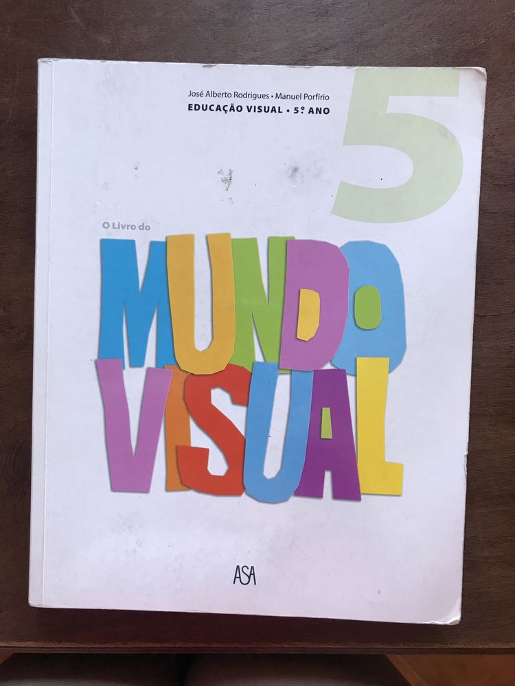 Manuais de várias disciplinas 5° ano