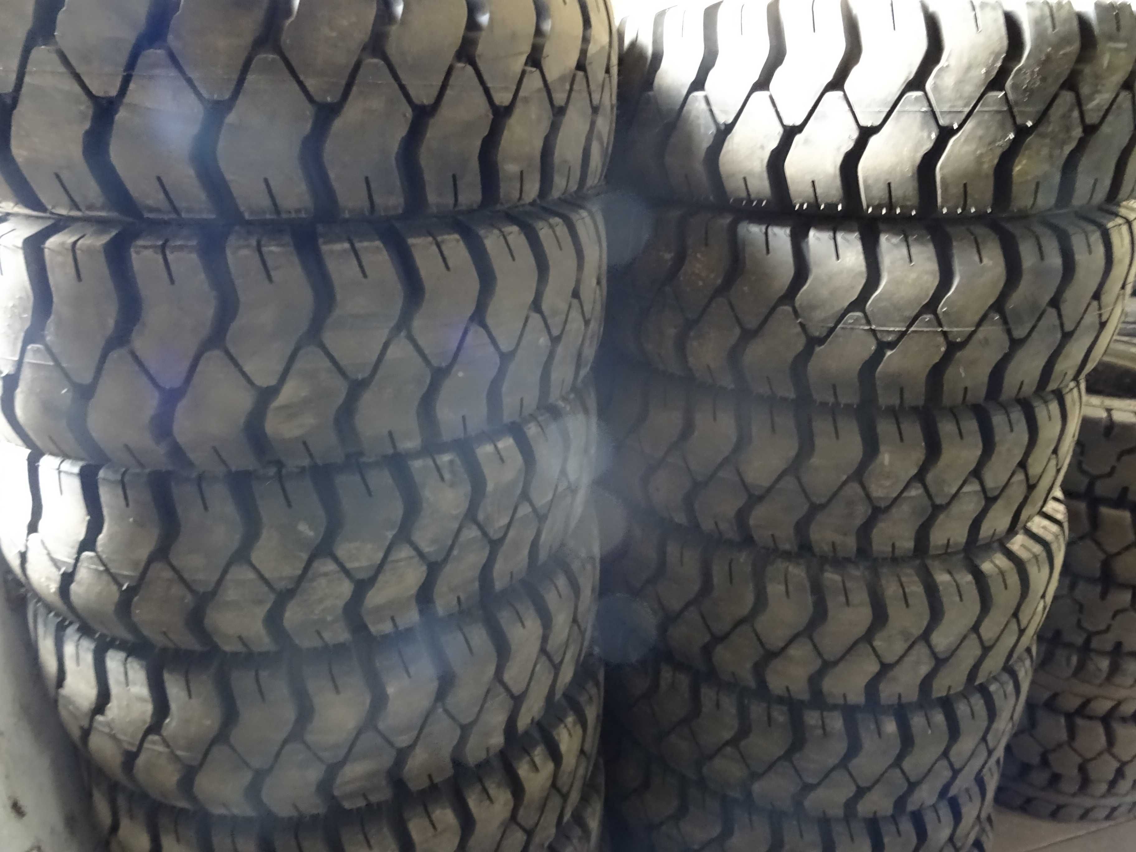 Opona 28x8-15 Dunlop Power Lifter 12 PR ( 300 netto/szt)