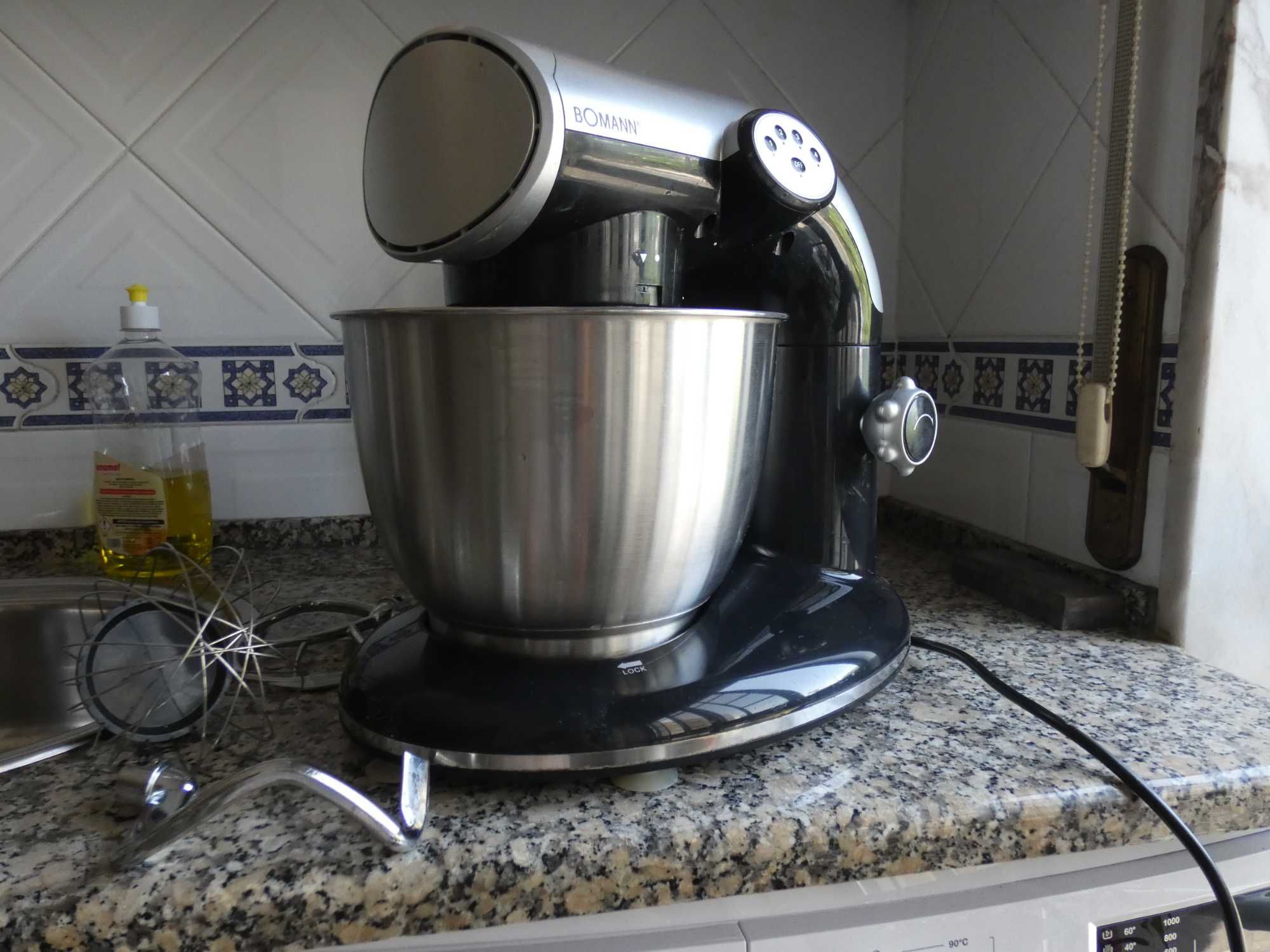 Batedeira eléctrica BOmann