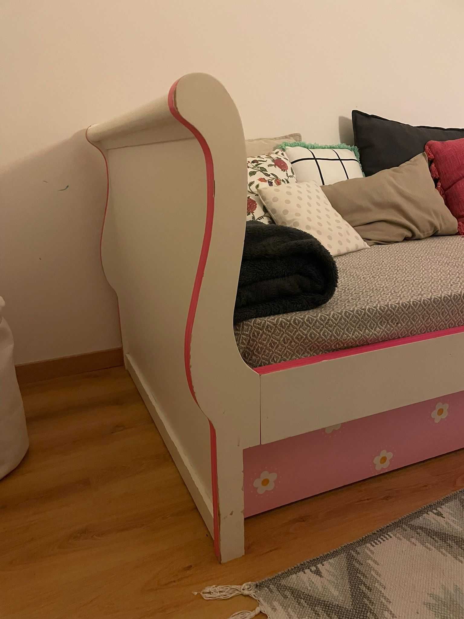 cama solteira menina