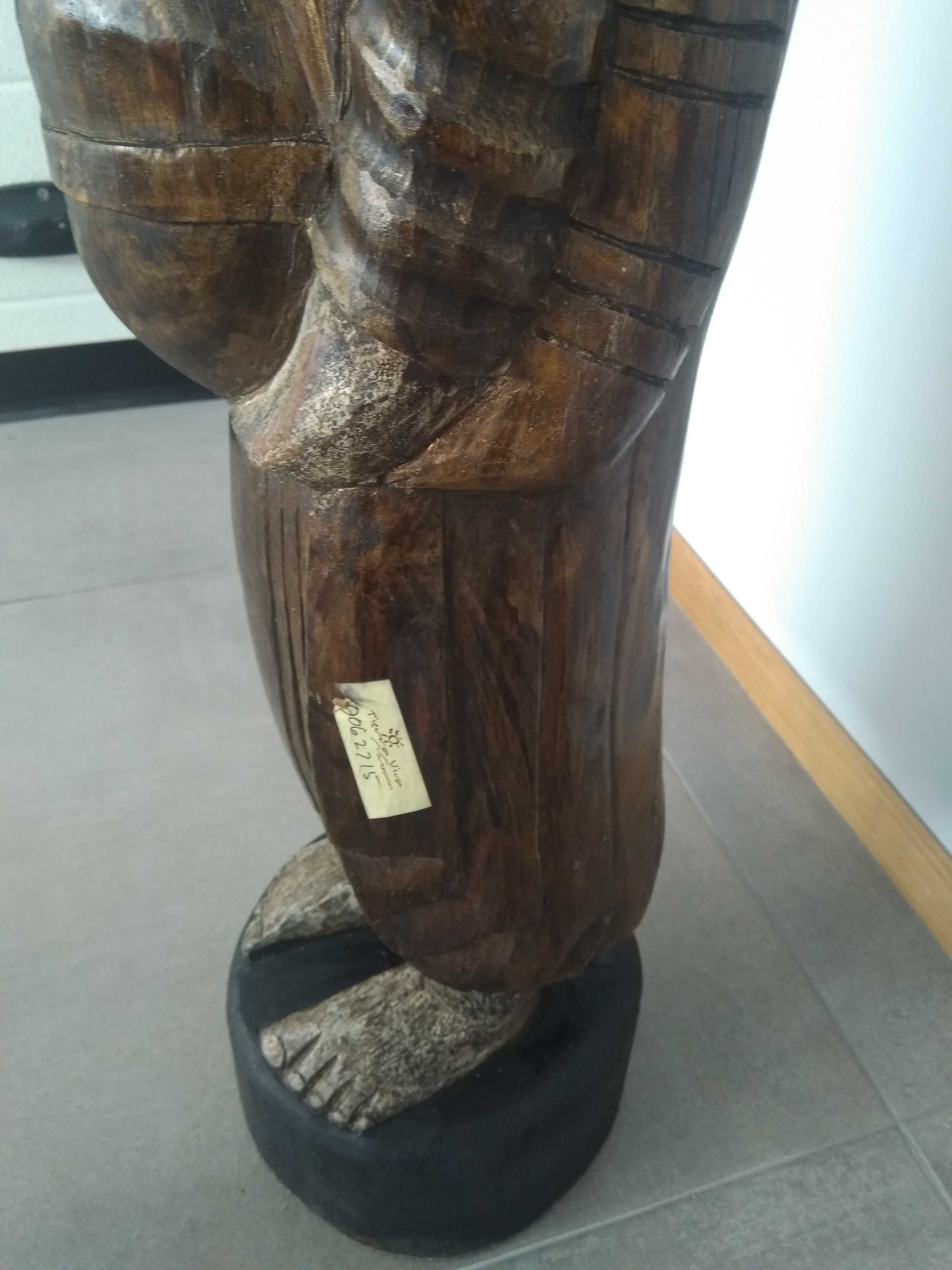 Estatueta Monge Oriental – Artesanal - Madeira Exótica