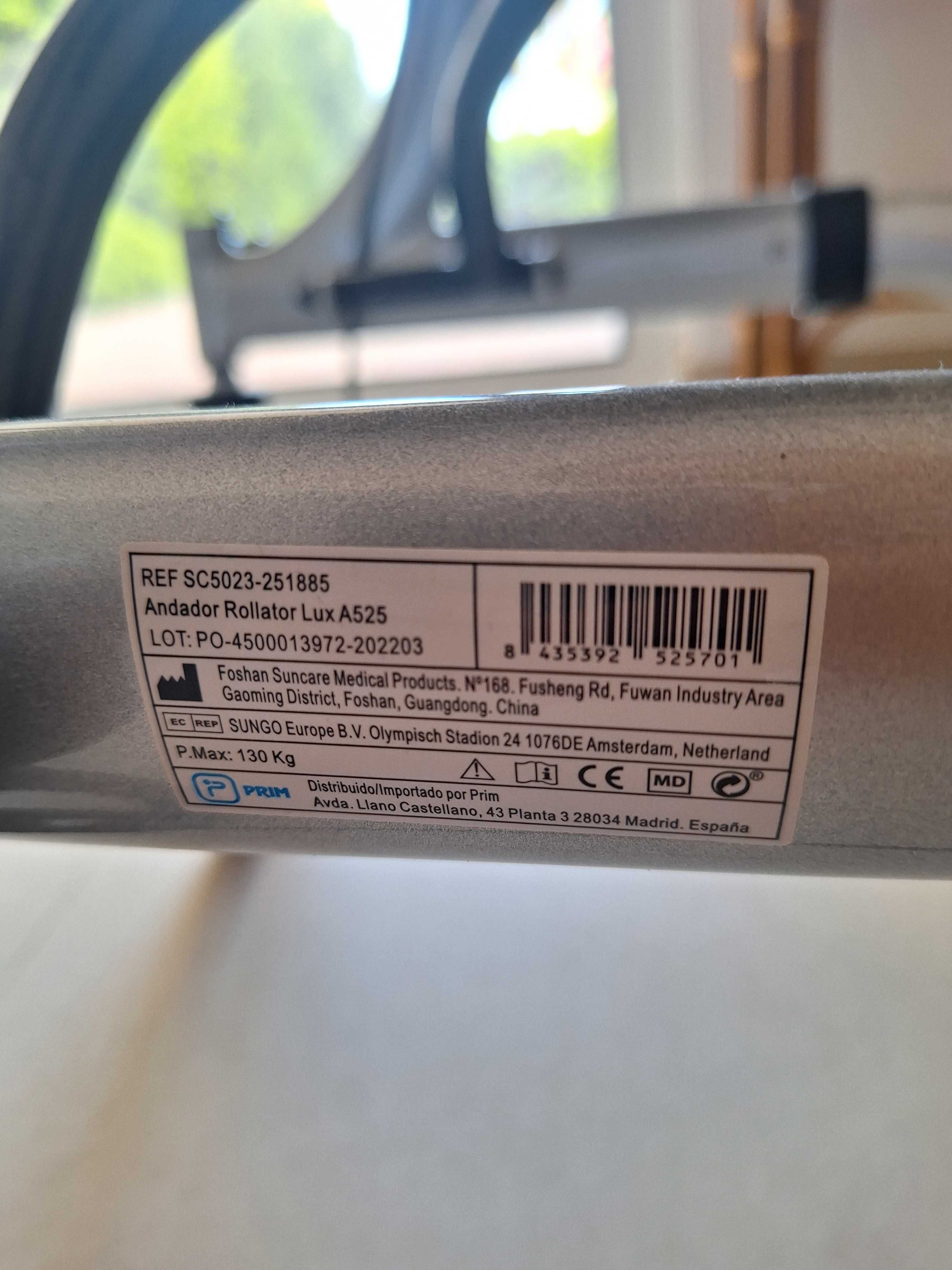 Andarillho com assento dobrável para exterior