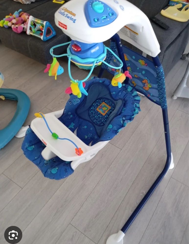 Cadeirinha de baloiço azul para bébés da Fisher Price