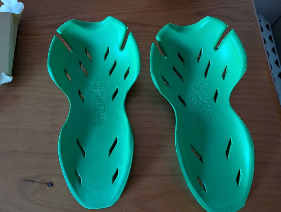 Vendo par de proteções de cotovelos IPX-L para casacos O'Neal novos