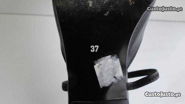 Sapatos de senhora em pele preto