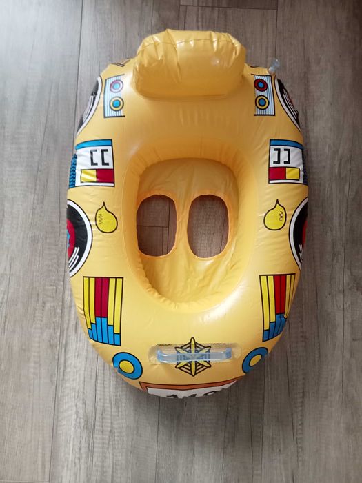 Koło dmuchane do pływania auto z siedziskiem samochód