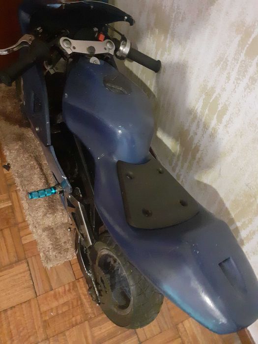 Troco esta mini mota so falta corente esta parada ja a 6 meses