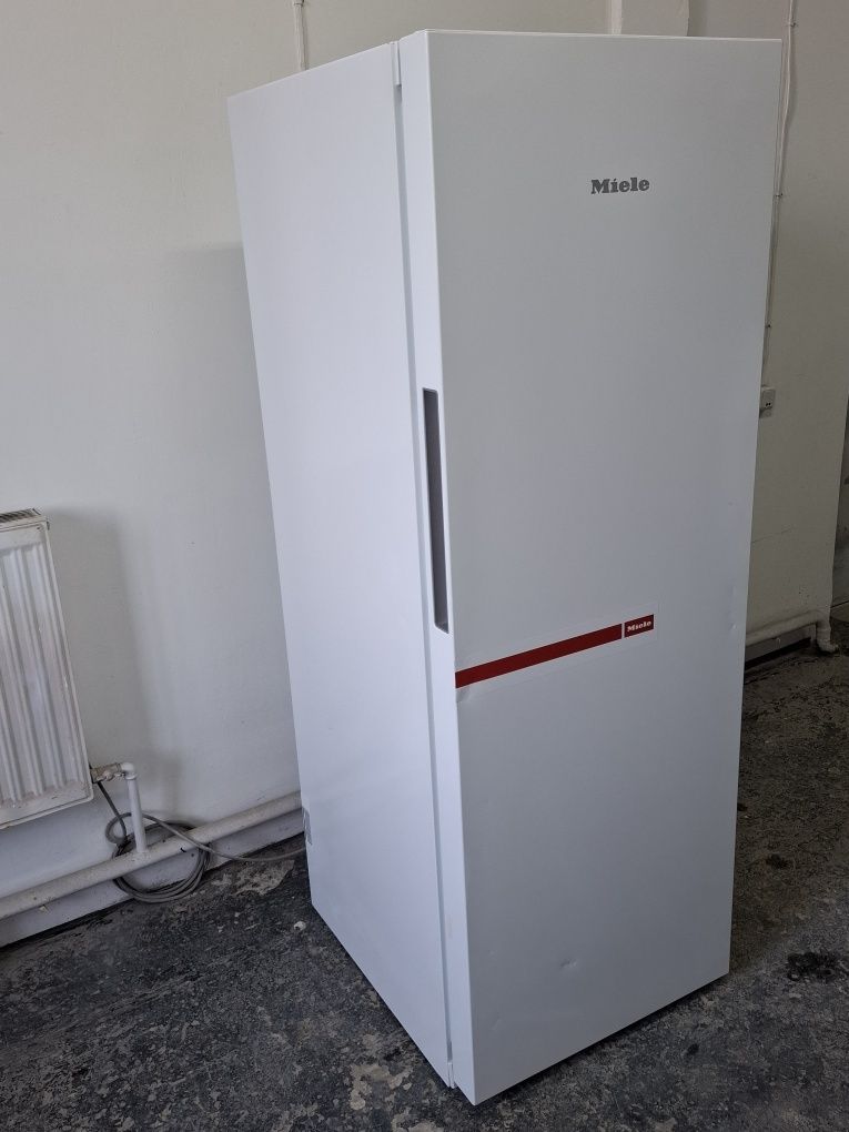 Морозильна камера Miele FN 4342 E ws 240 л