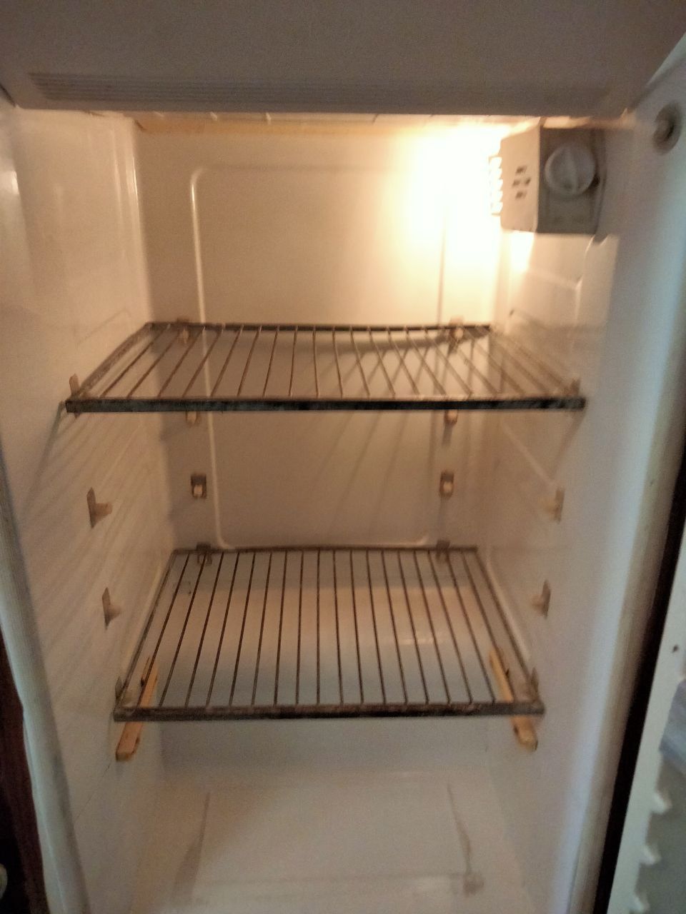 Продам рабочий холодильник