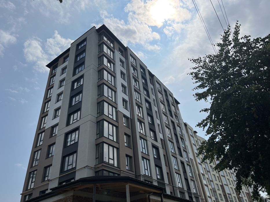2 кім Чорновола в збудованому будинку біля парку