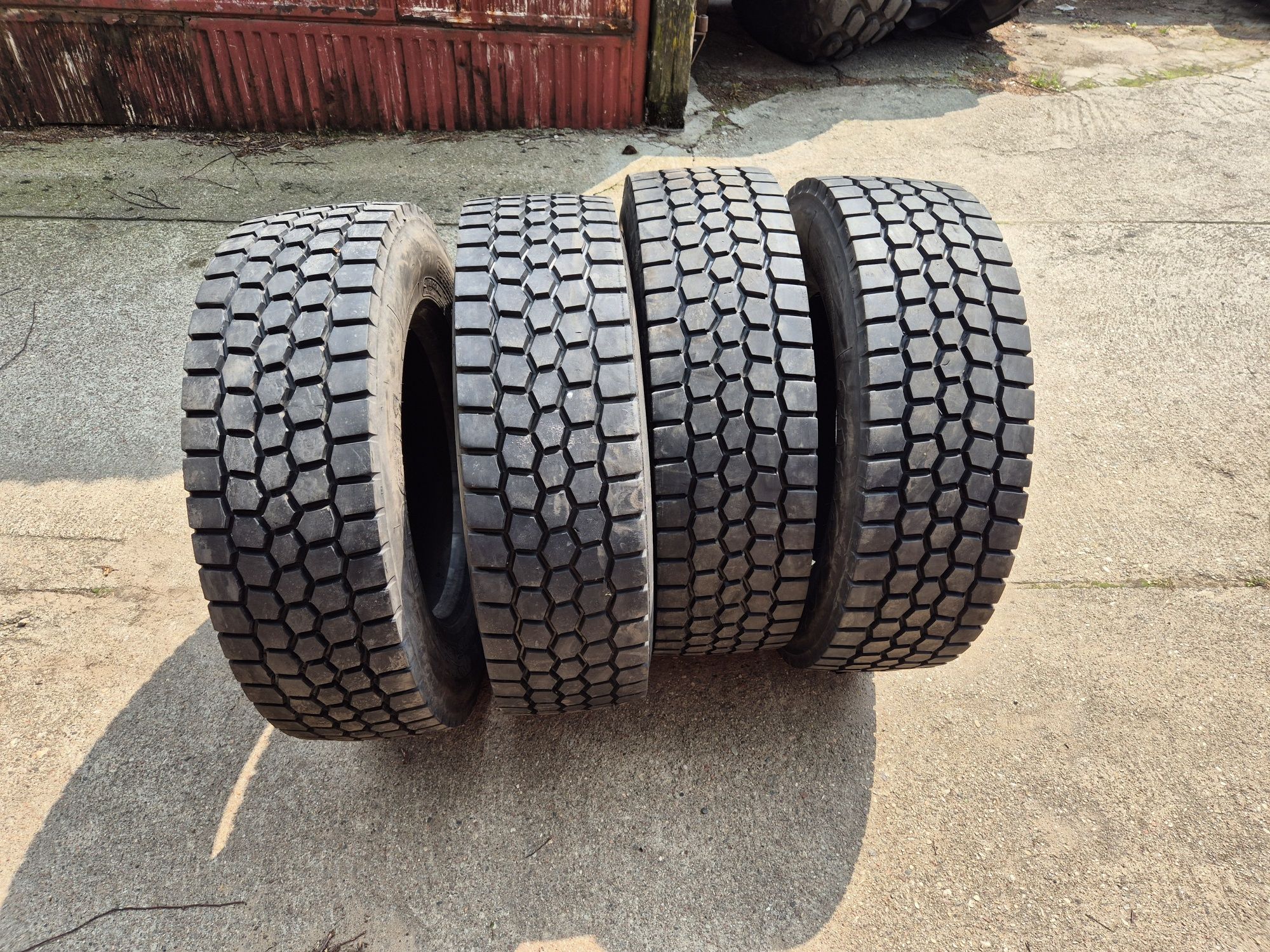 Opony 265/70r19.5