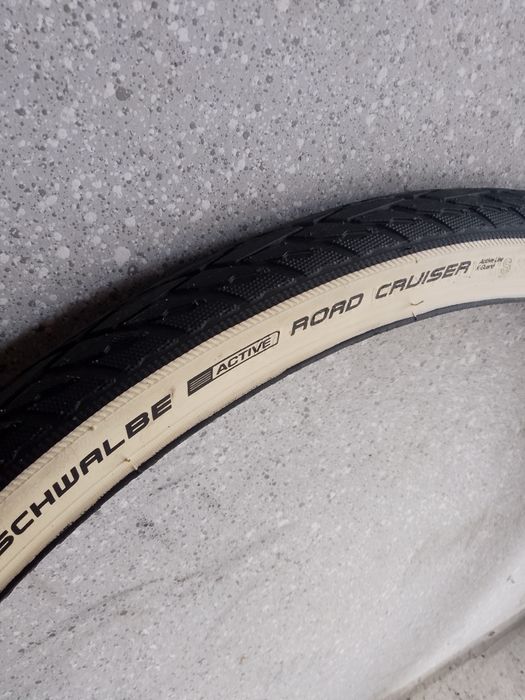 Super opona rower. Schwalbe Active cruiser 28x1,6 (42x622) biały bok
