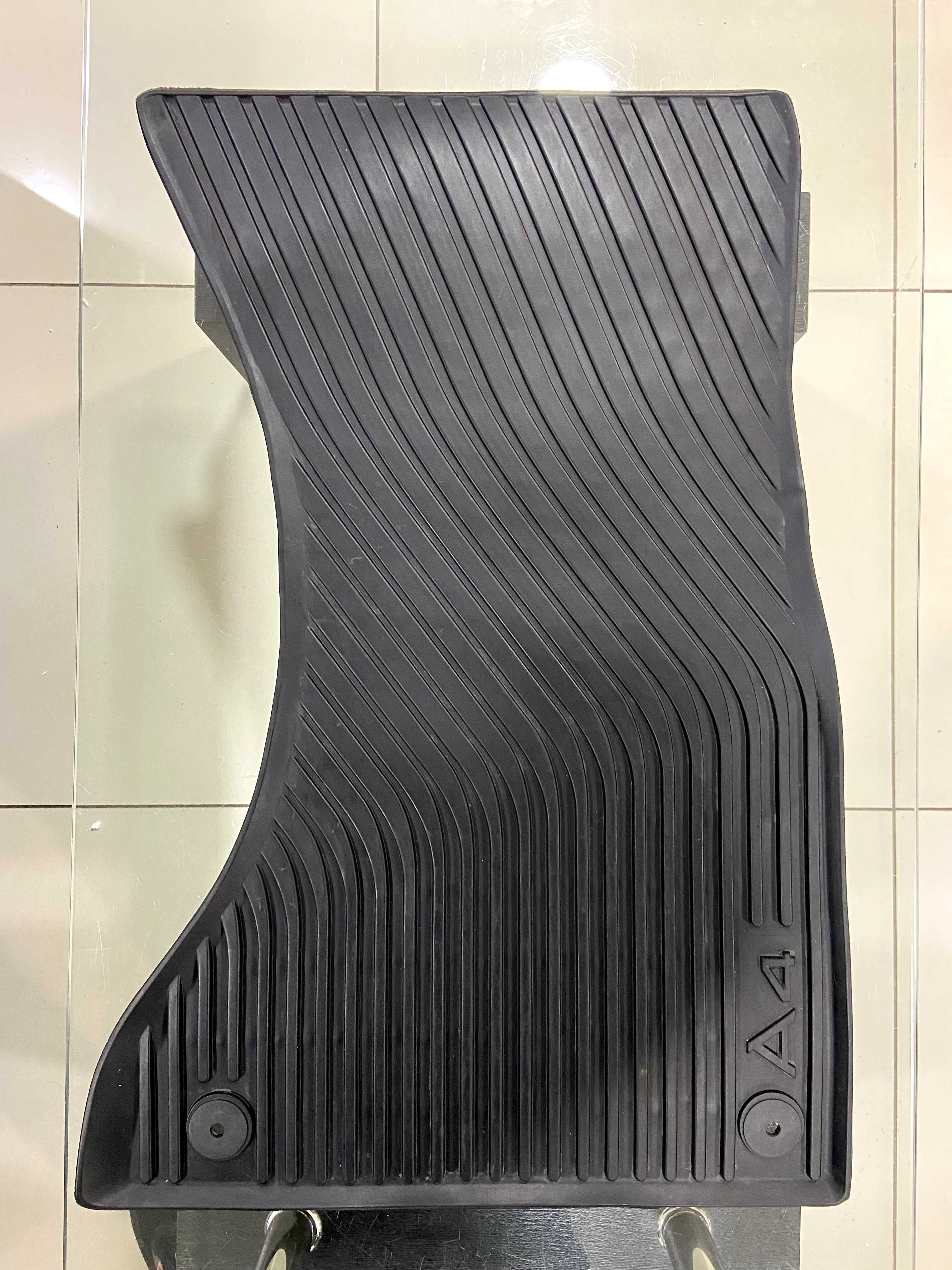 Продам пасажирський оригінальний килим Audi A4 B8 (2013 року)