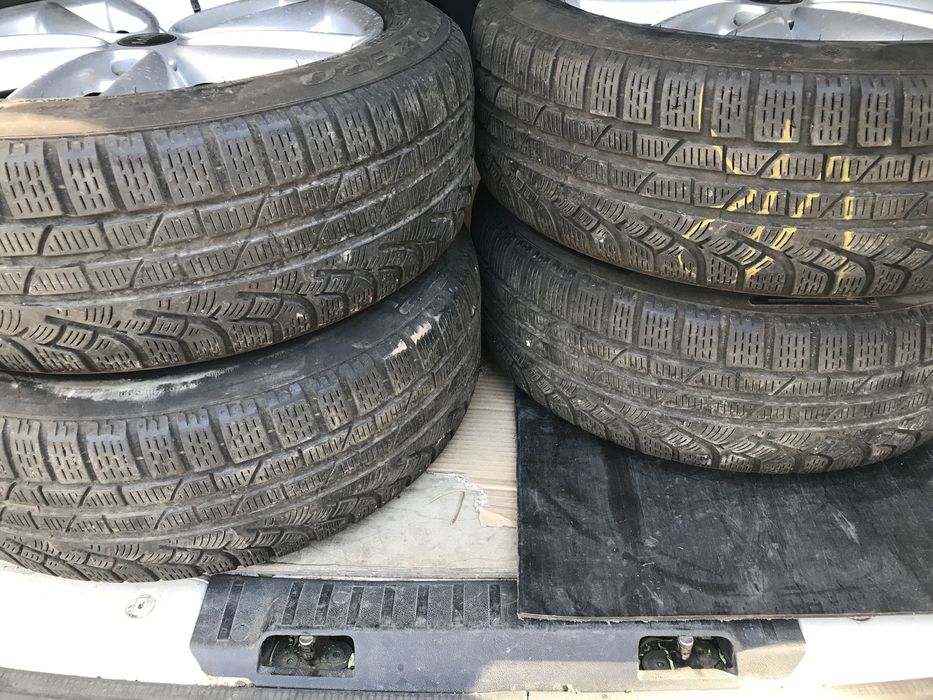 Продам зимову гуму R17 205/55