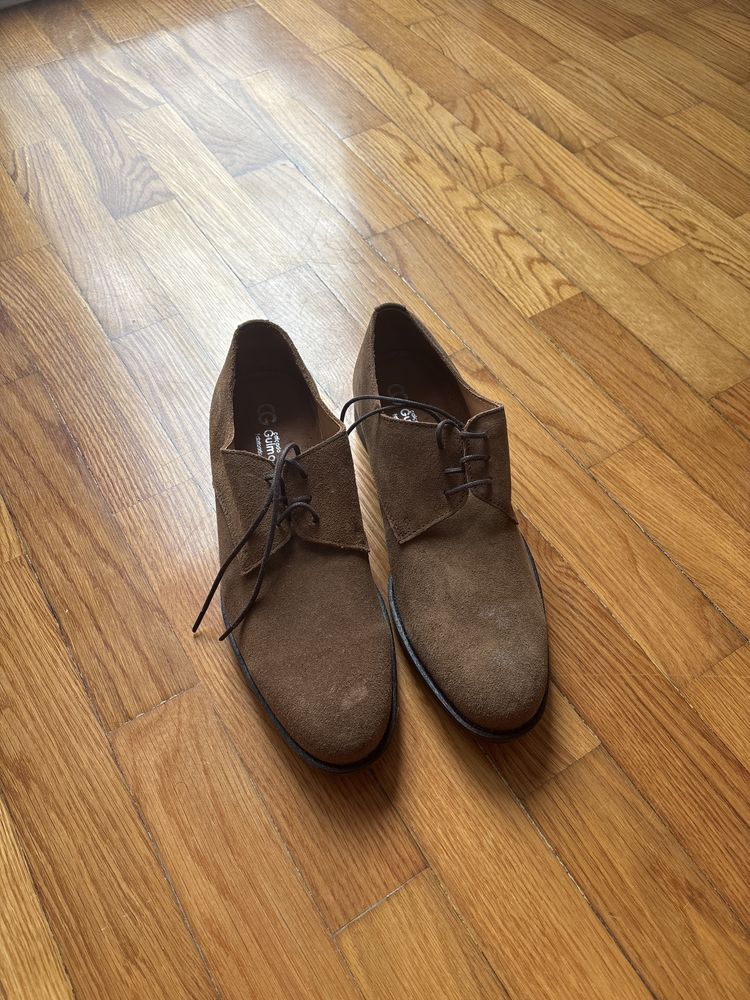 Vendo sapatos de pele castanhos