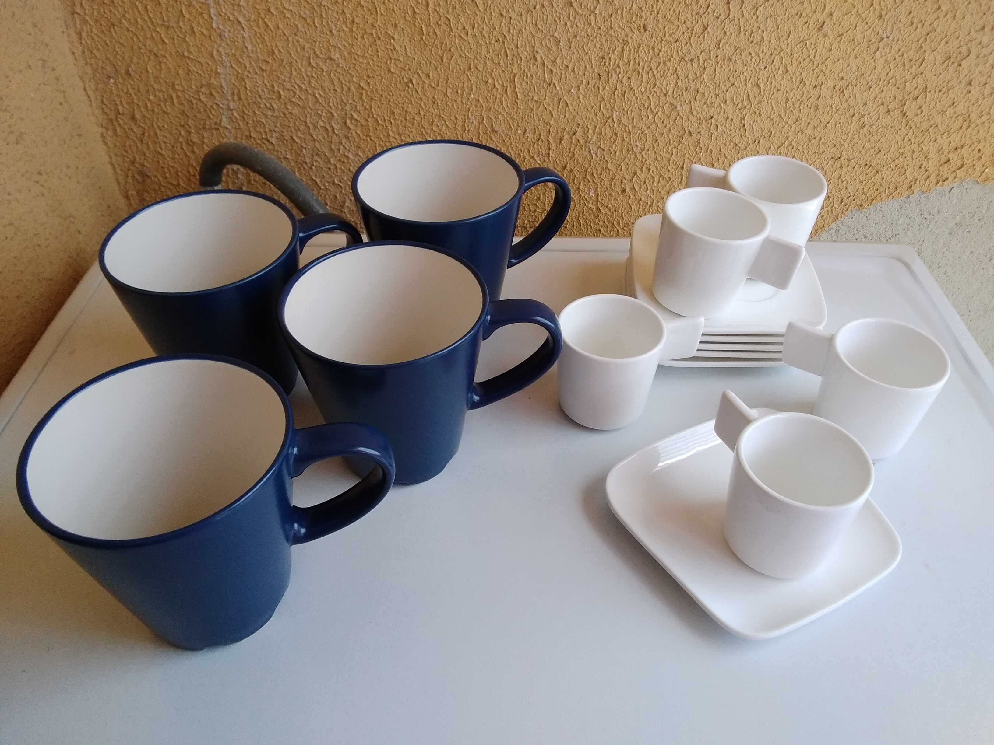 5 chávenas café c/ pires brancas / 4 canecas IKEA azuis, cd conj. 5€