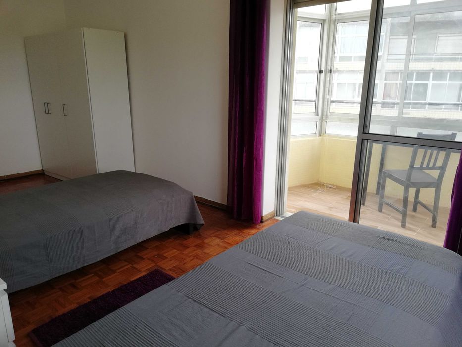 Quarto de casal - Excelente Localização - Laranjeiro
