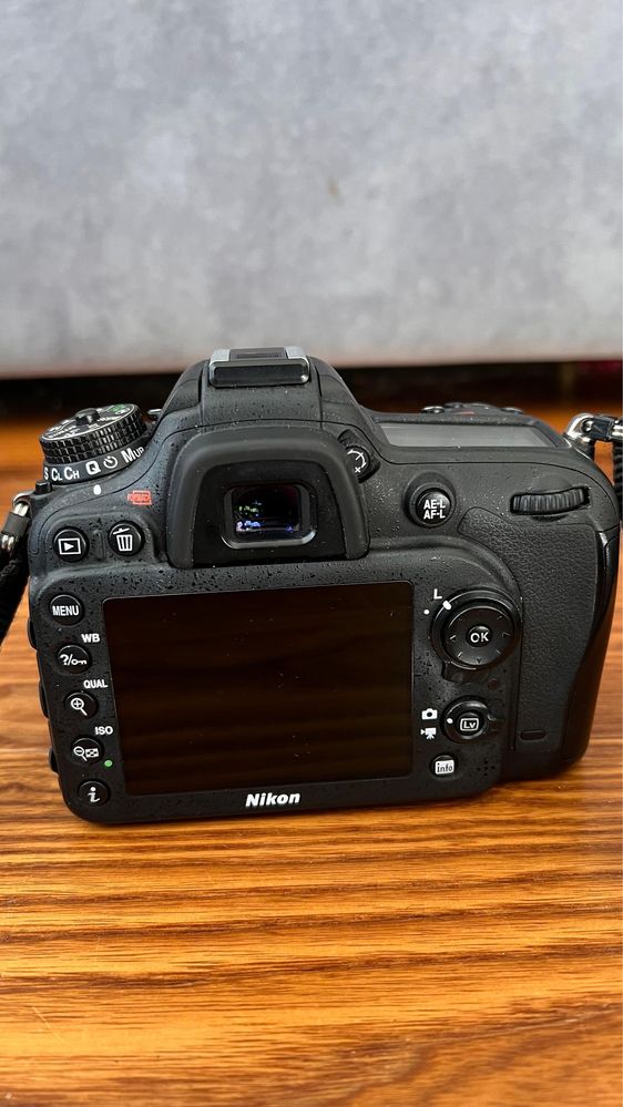 Apar Nikon D7100 z obiektywem i torbą Lowepro i akcesoriami