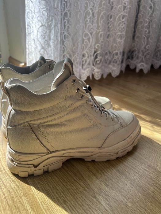 Взуття ношене але в хорошому стані